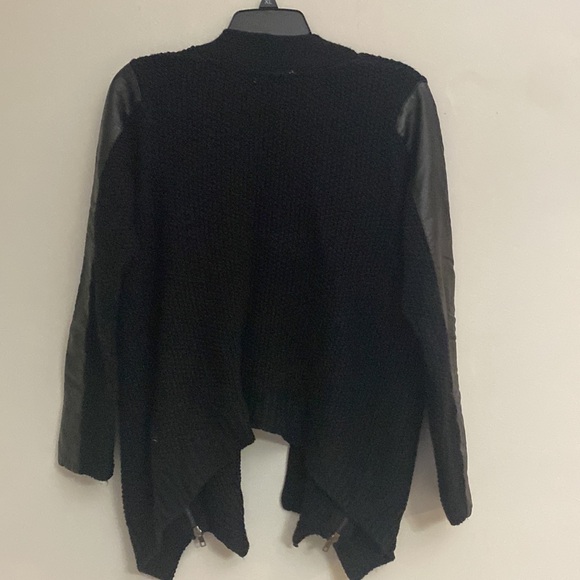Coco + Jaimeson women’s black asymmetrical 100% acrylic short Cardigan size M/L - Picture 7 of 8